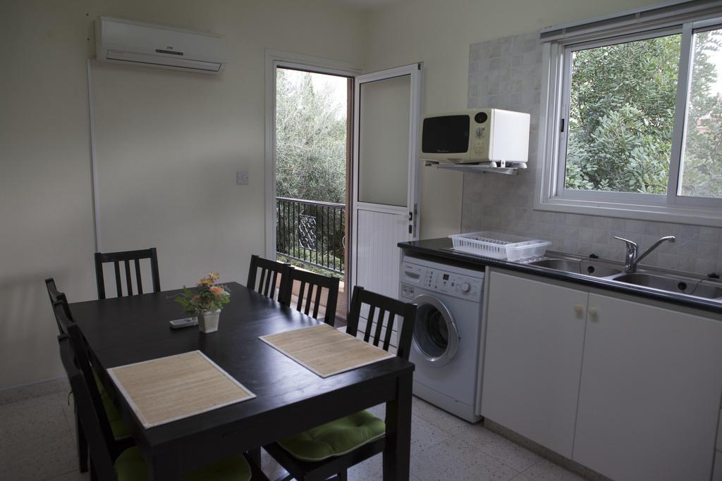 The Marilouize Apartment Peyia Room photo
